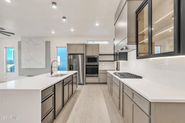 601 Paseo De La Reina Street, Horizon City, TX 79928