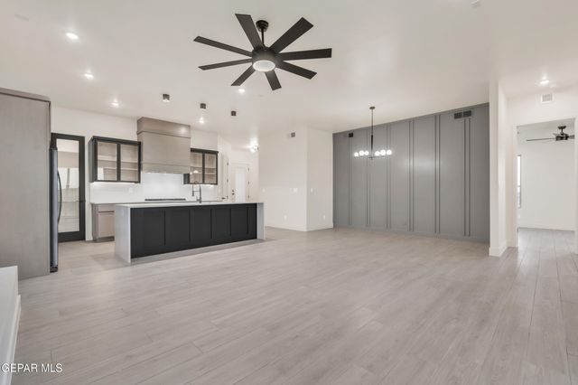 601 Paseo De La Reina Street, Horizon City, TX 79928