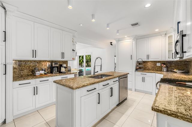 8295 SW 116th St, Miami, FL 33156