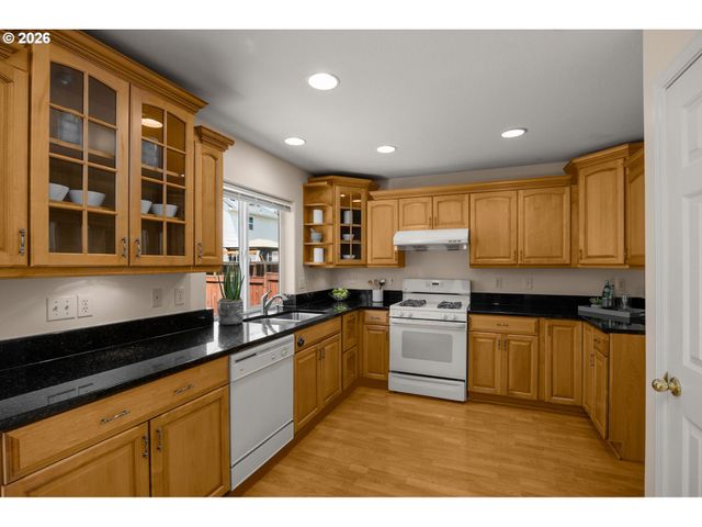 129 Ne DANBURY Ave, Hillsboro, OR 97124
