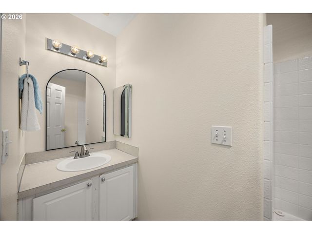 129 Ne DANBURY Ave, Hillsboro, OR 97124