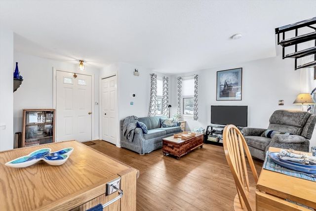 111 School St 5, Dennis, MA 02670