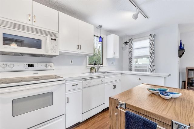 111 School St 5, Dennis, MA 02670