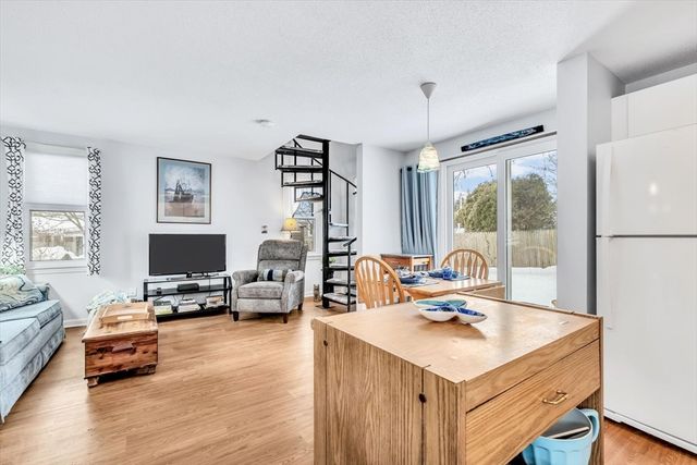 111 School St 5, Dennis, MA 02670