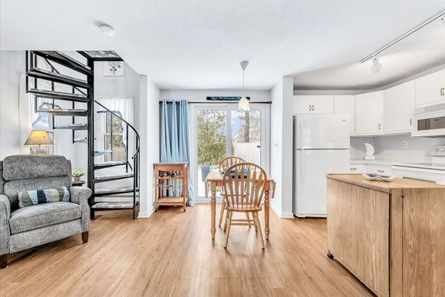 111 School St 5, Dennis, MA 02670