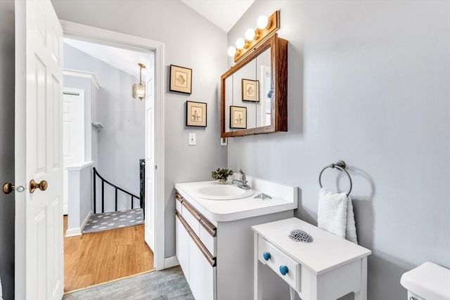 111 School St 5, Dennis, MA 02670