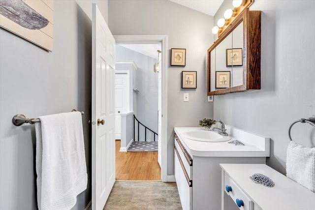 111 School St 5, Dennis, MA 02670