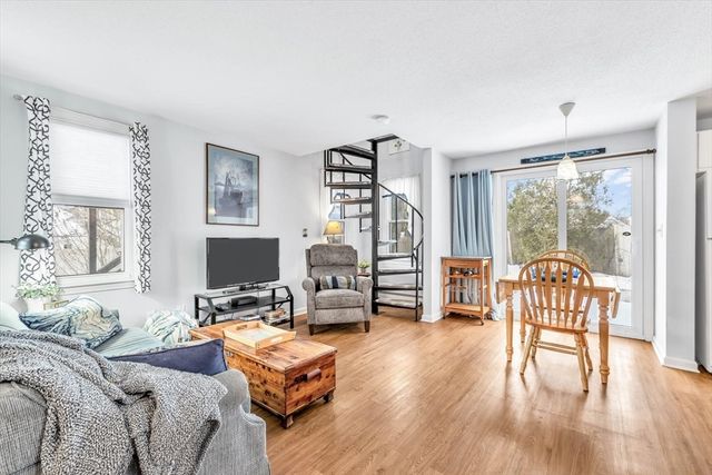 111 School St 5, Dennis, MA 02670