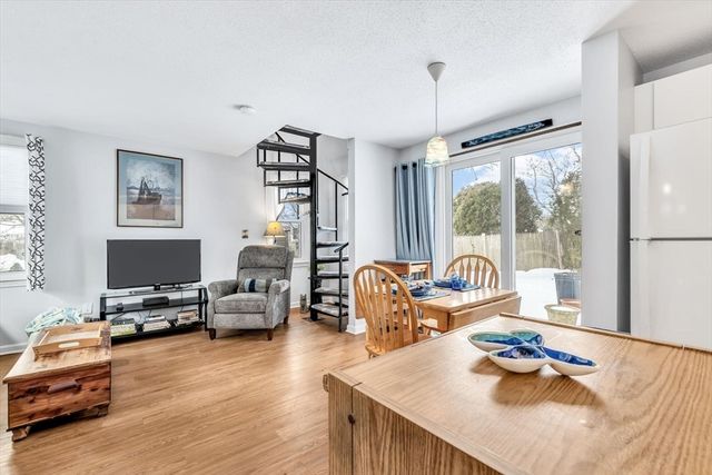 111 School St 5, Dennis, MA 02670