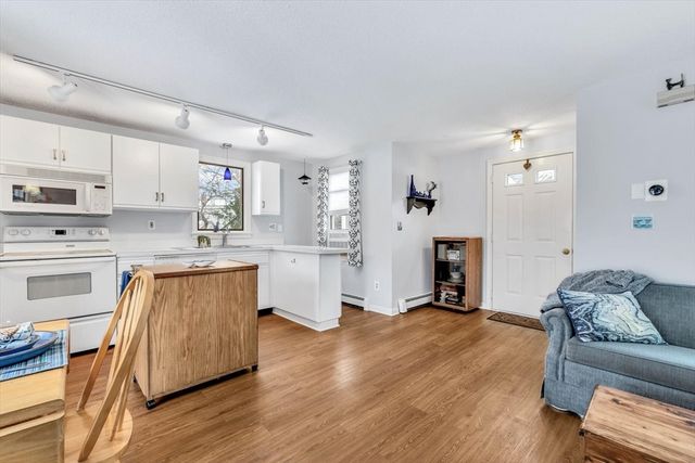 111 School St 5, Dennis, MA 02670