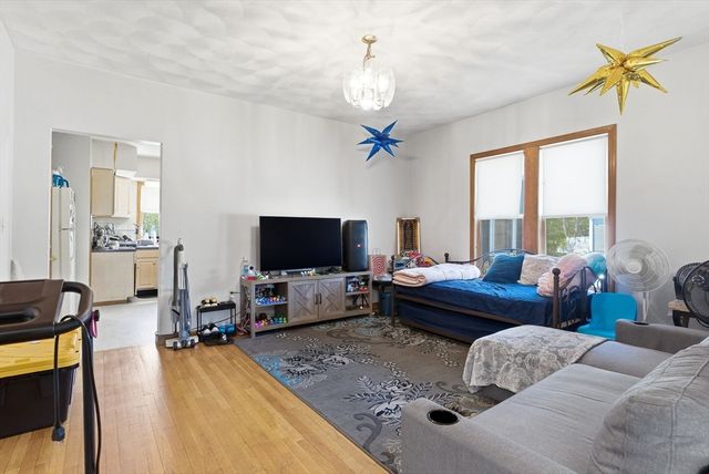 22 Franklin St, Woburn, MA 01801