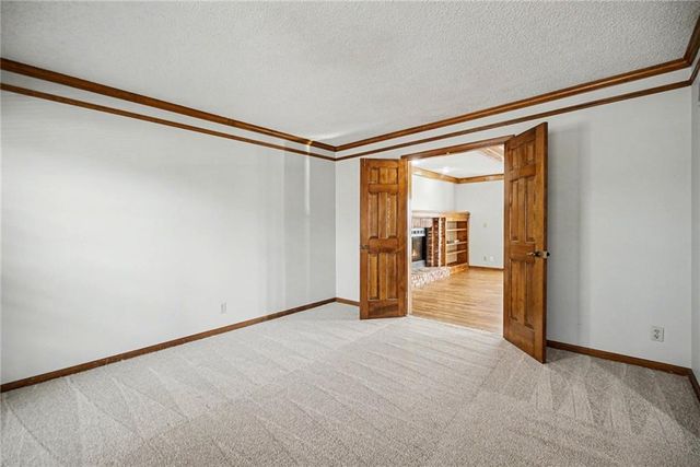 8645 Greenwood Lane, Lenexa, KS 66215