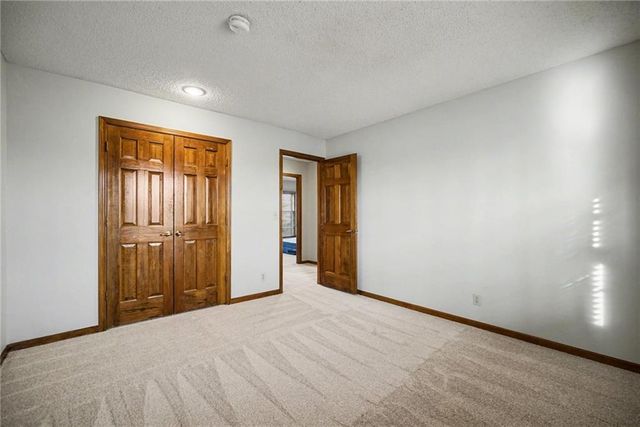 8645 Greenwood Lane, Lenexa, KS 66215