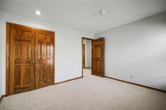 8645 Greenwood Lane, Lenexa, KS 66215