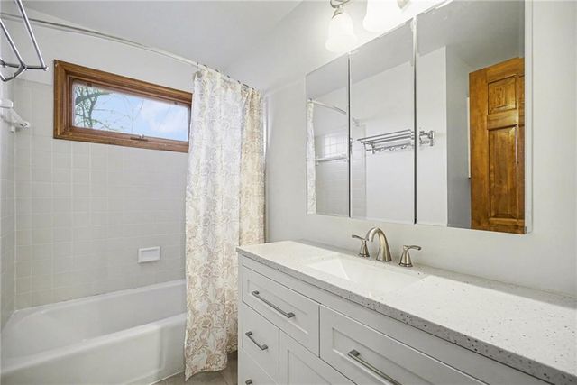 8645 Greenwood Lane, Lenexa, KS 66215