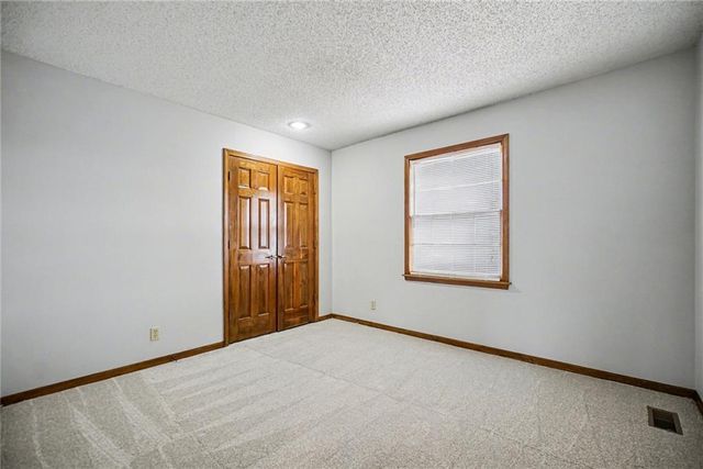 8645 Greenwood Lane, Lenexa, KS 66215