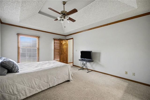 8645 Greenwood Lane, Lenexa, KS 66215