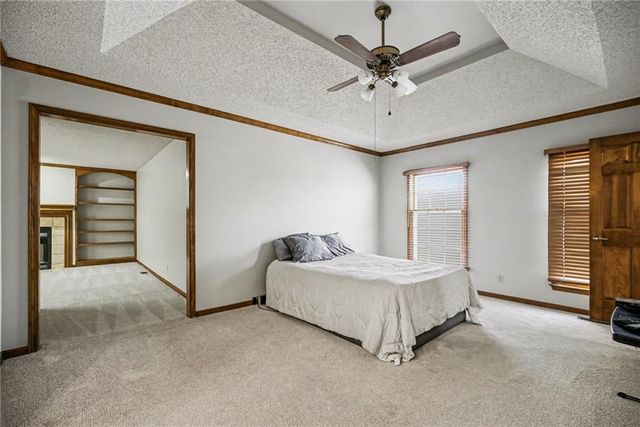 8645 Greenwood Lane, Lenexa, KS 66215