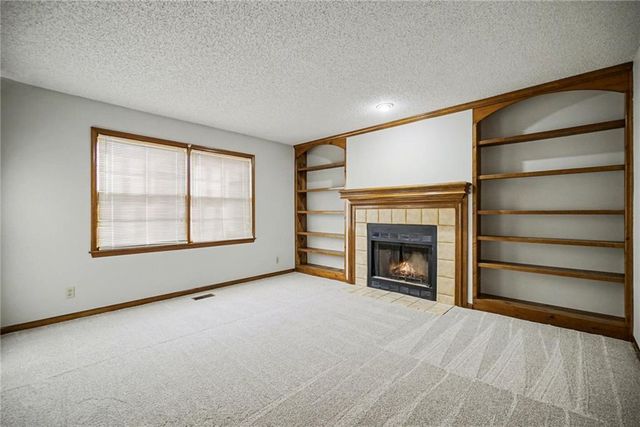 8645 Greenwood Lane, Lenexa, KS 66215