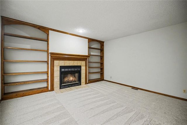 8645 Greenwood Lane, Lenexa, KS 66215