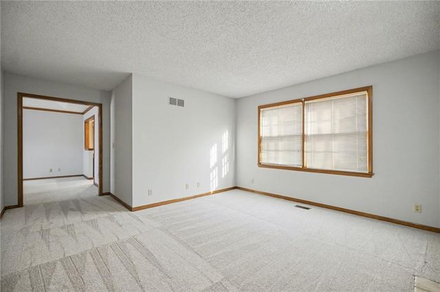 8645 Greenwood Lane, Lenexa, KS 66215