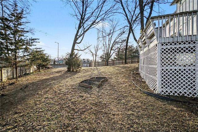 8645 Greenwood Lane, Lenexa, KS 66215