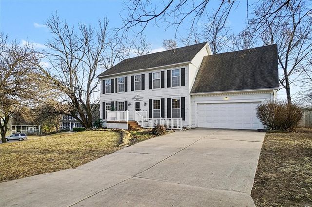 8645 Greenwood Lane, Lenexa, KS 66215