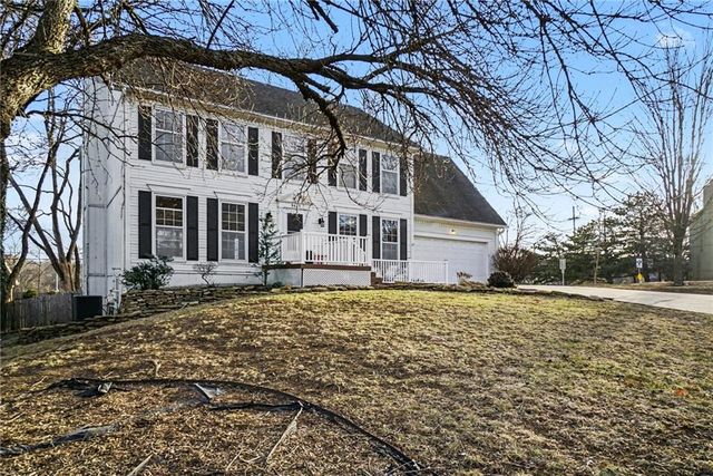 8645 Greenwood Lane, Lenexa, KS 66215