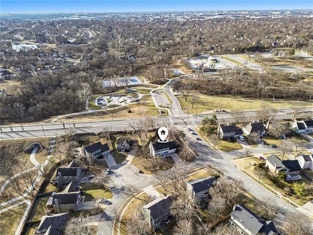 8645 Greenwood Lane, Lenexa, KS 66215