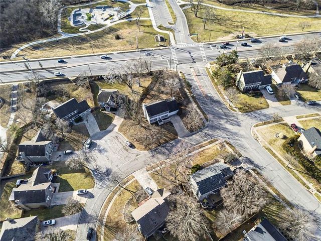 8645 Greenwood Lane, Lenexa, KS 66215