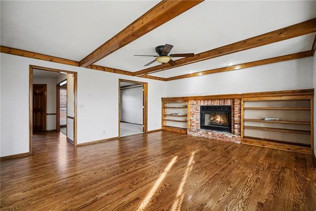 8645 Greenwood Lane, Lenexa, KS 66215