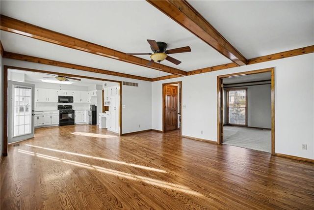 8645 Greenwood Lane, Lenexa, KS 66215