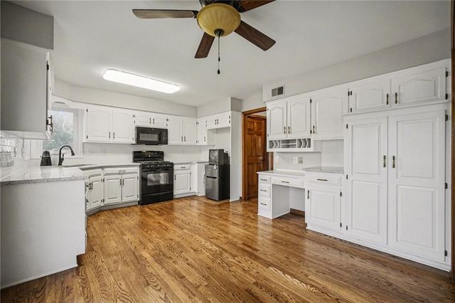 8645 Greenwood Lane, Lenexa, KS 66215