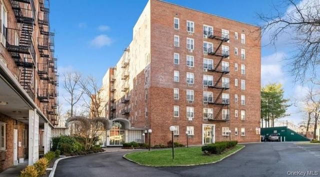 54-40 Little Neck Parkway 6M, Little Neck, NY 11362