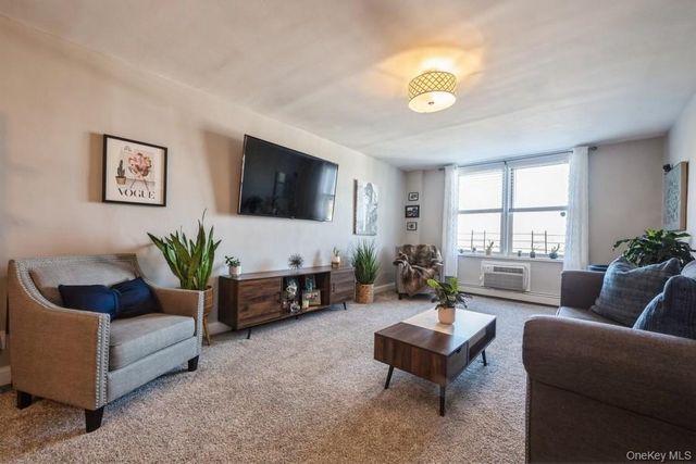 54-40 Little Neck Parkway 6M, Little Neck, NY 11362