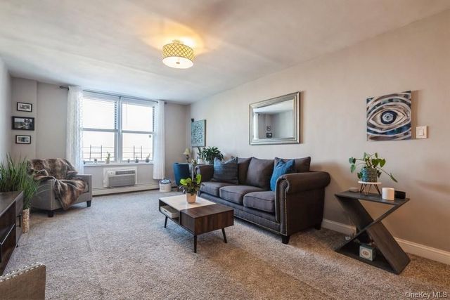 54-40 Little Neck Parkway 6M, Little Neck, NY 11362