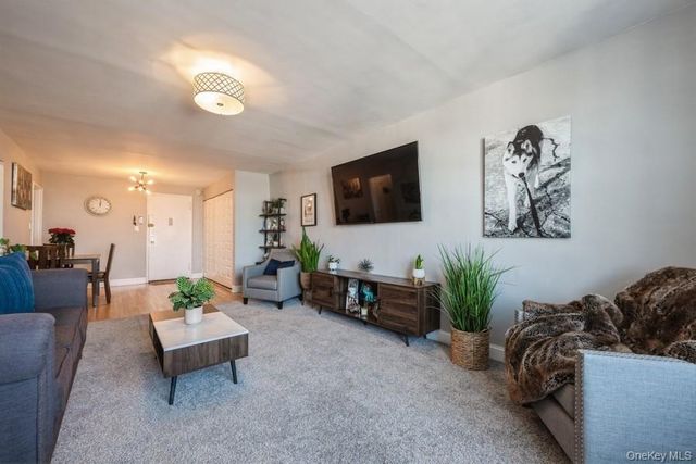 54-40 Little Neck Parkway 6M, Little Neck, NY 11362