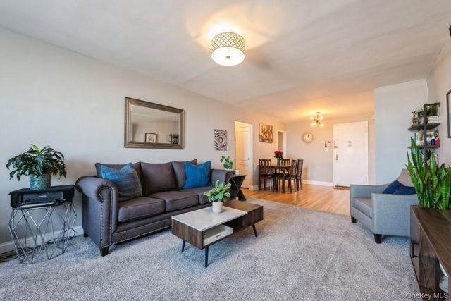 54-40 Little Neck Parkway 6M, Little Neck, NY 11362