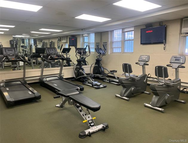 54-40 Little Neck Parkway 6M, Little Neck, NY 11362