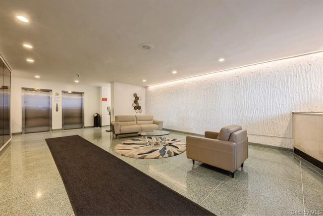 54-40 Little Neck Parkway 6M, Little Neck, NY 11362