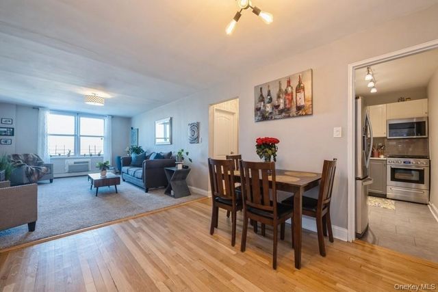 54-40 Little Neck Parkway 6M, Little Neck, NY 11362