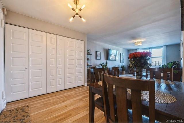 54-40 Little Neck Parkway 6M, Little Neck, NY 11362