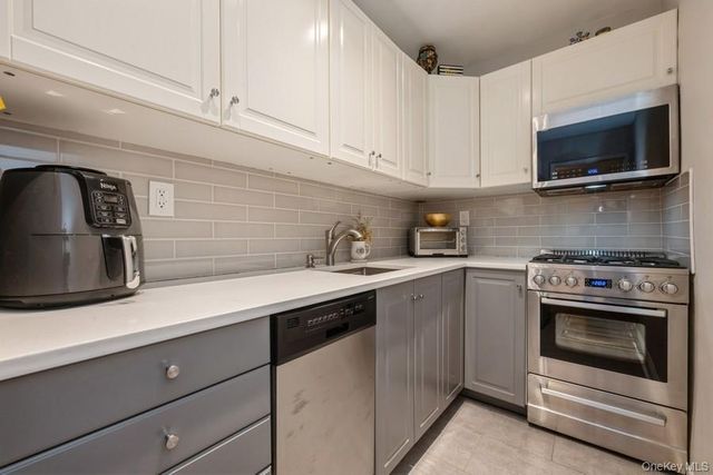 54-40 Little Neck Parkway 6M, Little Neck, NY 11362