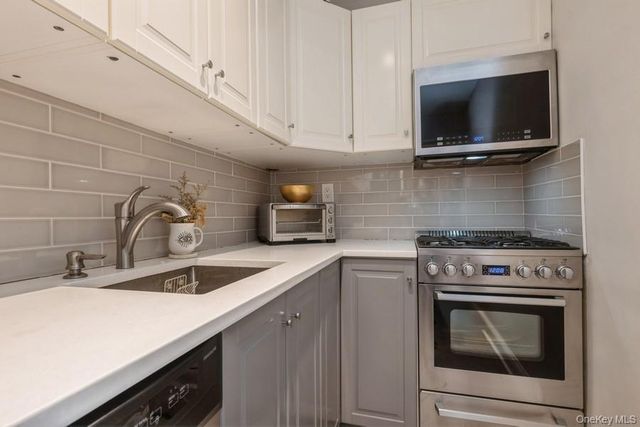 54-40 Little Neck Parkway 6M, Little Neck, NY 11362