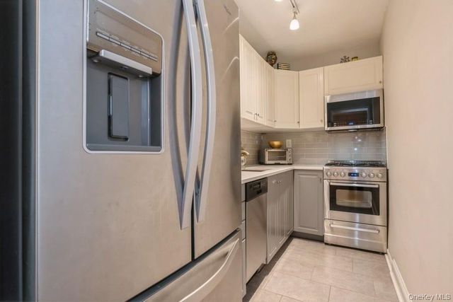 54-40 Little Neck Parkway 6M, Little Neck, NY 11362