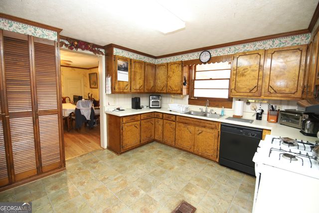 49 Thompson Road, Lagrange, GA 30240