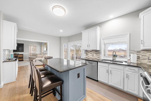 1042 Equestrian Drive, South Lyon, MI 48178