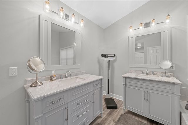 1042 Equestrian Drive, South Lyon, MI 48178