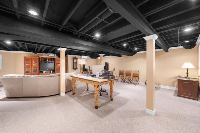 1042 Equestrian Drive, South Lyon, MI 48178