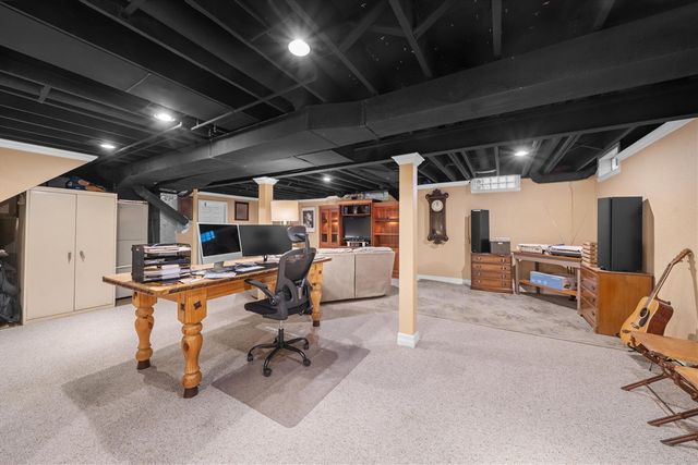 1042 Equestrian Drive, South Lyon, MI 48178